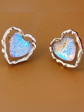 Chameleon Heart Dichroic Rainbow Iridescent Ripple Caustics Refraction Pool Stud